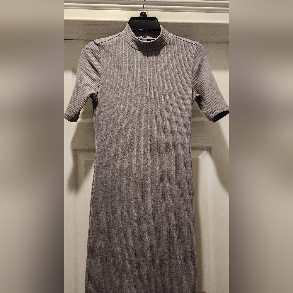 Gray Ribbed Knit Dress - Picture 3 of 5